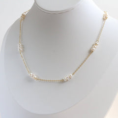 Floating Pearl Necklace (1N11b)