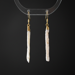 Long Biwa Pearl Dangle Earrings (1E46)