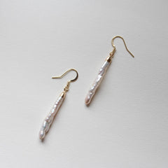 Long Biwa Pearl Dangle Earrings (1E46)
