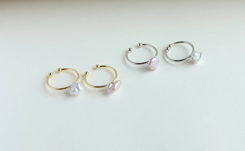 Rainbow Baroque Pearl Ring, Minimal Thin Ring (1R09c): Gold / Baroque White Pearl