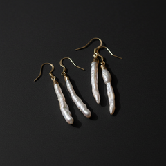 Long Biwa Pearl Dangle Earrings (1E46)