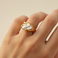 Baroque Pearl Statement Ring (1R06g)